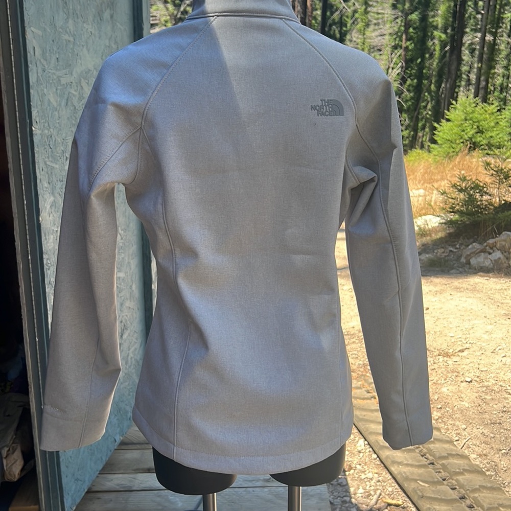 North Face wind proof, breathable and highly water resistant woman’s jacket sz S - Picture 4 of 15